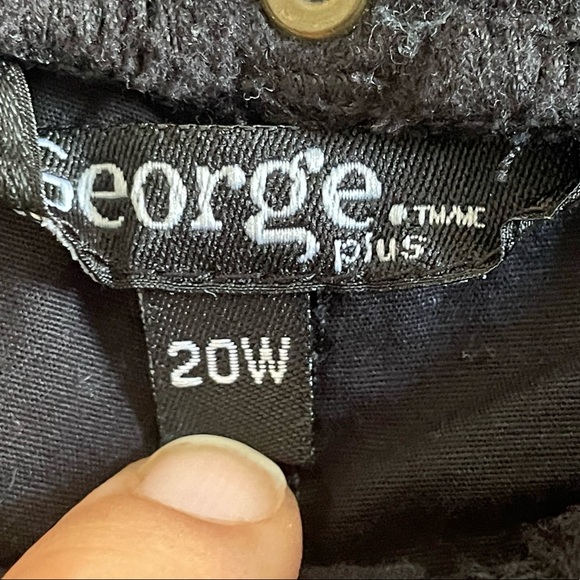 Black Cargo Shorts - Picture 2 of 2